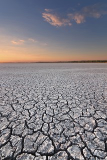 Ukraine, Dnepropetrovsk Region, Novomoskovskiy District, Lake Soleniy Lyman, Desert at sunset