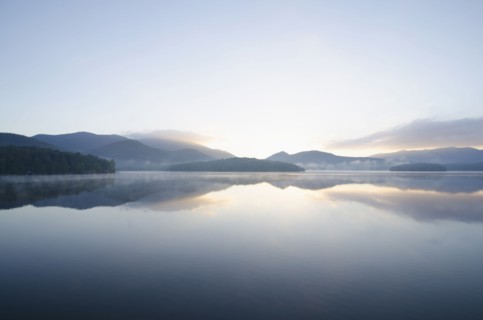 USA, New York, St. Armand, Sunrise over Lake Placid