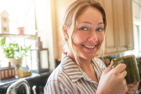 Portrait of smiling woman with mug