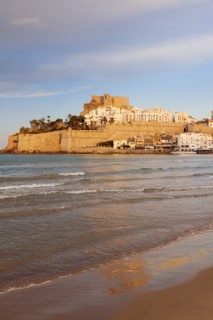 Spain, Valencian Community, Peniscola, Waterfront town on hill with sea in foreground
