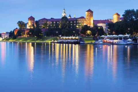 Poland, Lesser Poland, Krakow, Wawel Castle across Vistula River