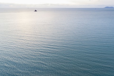 Australia, Queensland, Sea reflecting sunlight