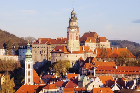 Czech Republic, South Bohemia, Cesky Krumlov, Townhouses and castle in background