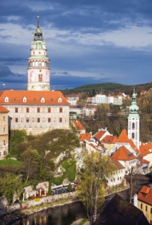 Czech Republic, South Bohemia, Cesky Krumlov, Castle against storm clouds