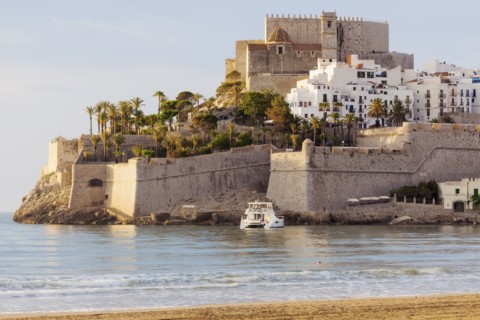 Spain, Valencian Community, Peniscola, Town with fortified wall by sea