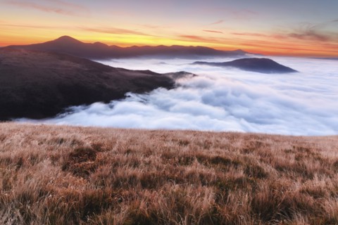 Ukraine, Zakarpattia region, Rakhiv district, Carpathians, Chornohora, Sheshul, Mist over mountains at dawn
