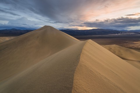 USA, California, Death Valley National Park, Eureka Dunes, Sand dunes at sunset