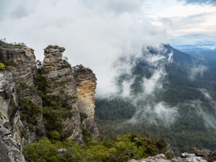 Australia, New South Wales, Katoomba, Large rocks and mountains in clouds