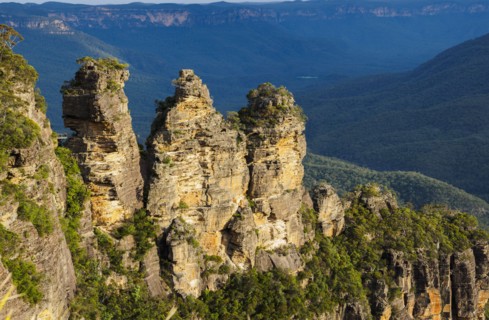 Australia, New South Wales, Blue Mountains, Storm clouds above Three Sisters