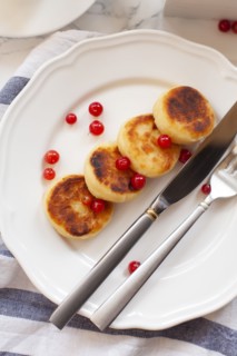 Syrniki with cranberries