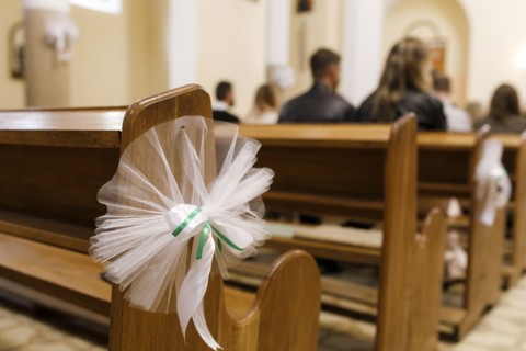 Tulle wedding decoration on pew