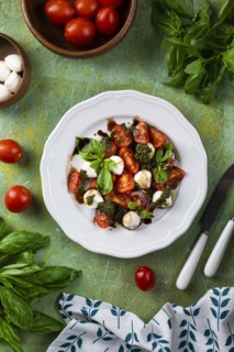 Basil, tomato and mozzarella salad