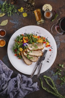 Roasted pork salad with flowers