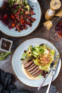 Two beef salads with red wine