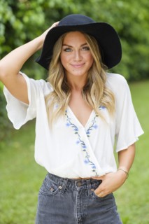 Portrait of young woman in floppy hat