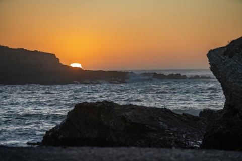 USA, California, San Luis Obispo, Sunset over sea cliff