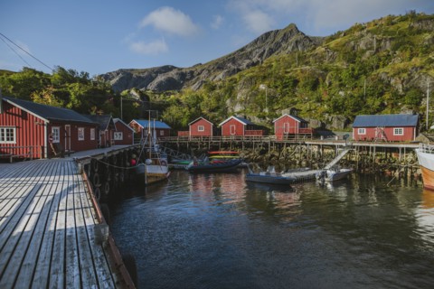Norway, Lofoten Islands, Nusfjord, Dock in traditional fishing village