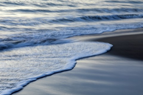 Long exposure shot of waves