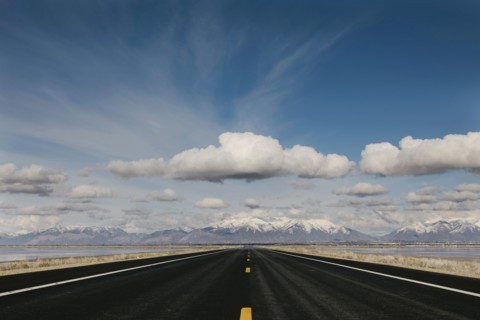 USA, Utah, Salt Lake City, Empty road leading towards mountains