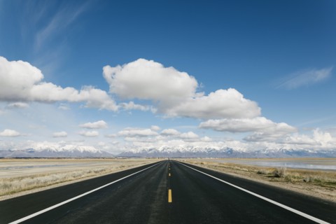 USA, Utah, Salt Lake City, Empty road leading towards mountains