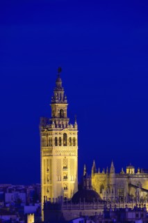 Spain, Seville, Giralda and Catherdral of Seville, Giralda tower at night