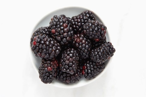 Blackberries in bowl