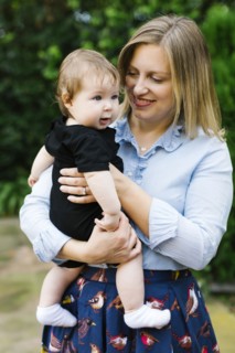USA, California, Orange County, Mother holding daughter (2-3)