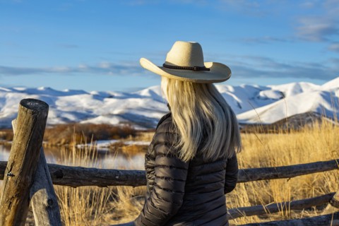 USA, Idaho, Sun Valley, Senior woman in cowboy hat looking at view