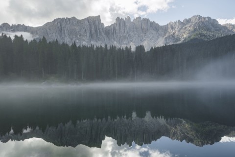Italy, Carezza, Lago di Carezza in Dolomite Alps at dawn