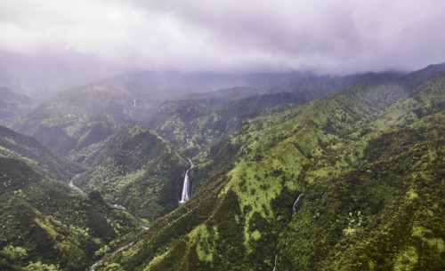 USA, Hawaii, Kauai, Na Pali, Waterfall in mountains