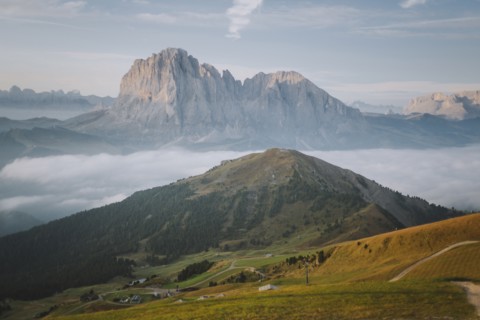 Italy, Dolomite Alps, Scenic view of Dolomites at sunrise