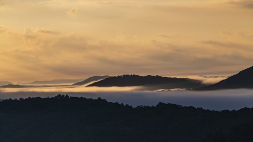 USA, Georgia, Fog and clouds above Blue Ridge Mountains at sunrise