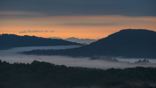 USA, Georgia, Blue Ridge Mountains covered with fog at sunrise
