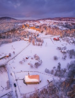 Poland, Subcarpathia, Odrzykon, Aerial view of ruins of Kamieniec Castle in winter