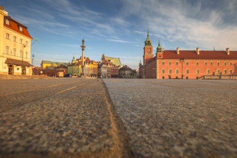 Poland, Masovia, Warsaw, Royal castle and monument column at historical town square