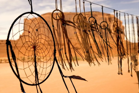 USA, Utah, Dream catchers with Elephant Butte in background in Monument Valley Tribal Park