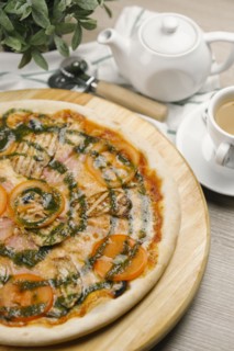 Tomatoes and pesto sauce on pizza