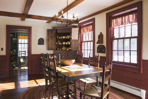 Dining room in colonial style home