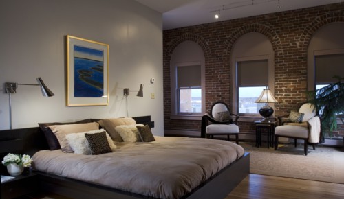 Platform bed in modern bedroom