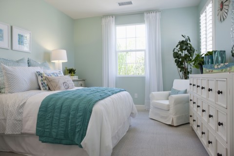 Bed and drawers in bedroom