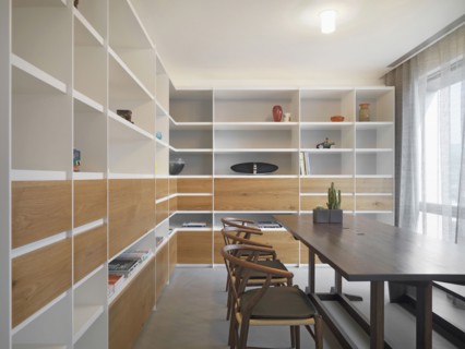 Dining table in modern dining room