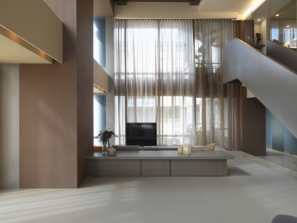 Spacious modern living room