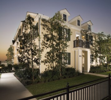 Exterior colonial revival style home