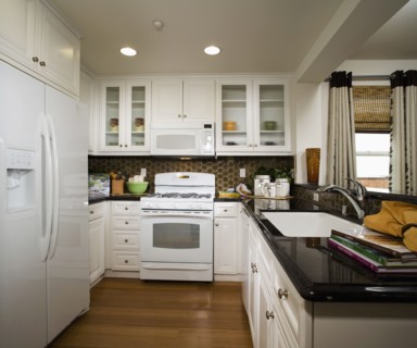 Traditional Kitchen with Tiled Backsplash