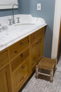 Traditional Bathroom and Wicker Foot Stool