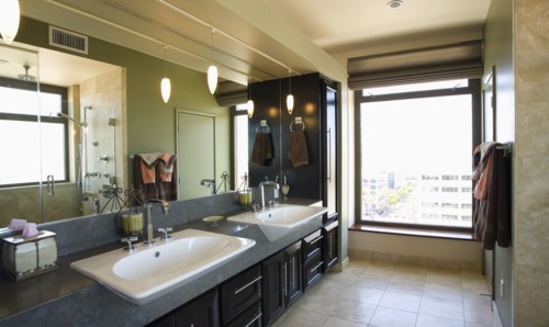 Modern bathroom.