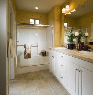 Small traditional bathroom with glass shower