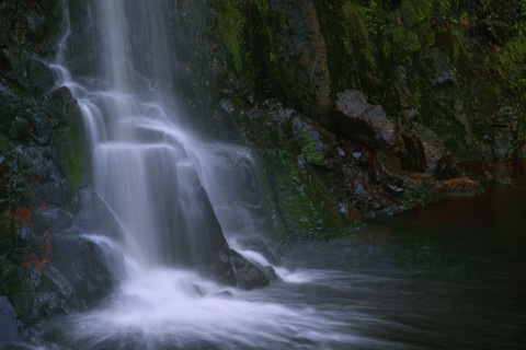 Waterfall flowing over rocky cliff