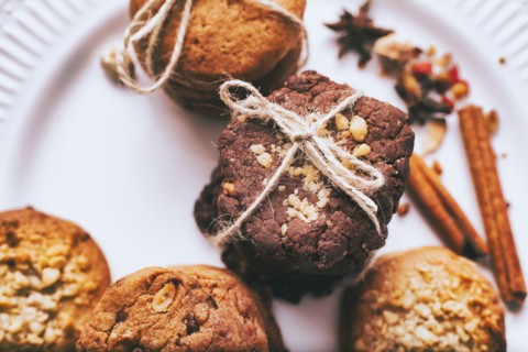 Bundles of cookies tied with string on plate