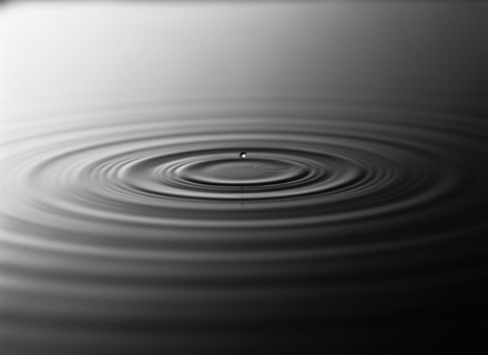 Droplet splashing in rippling water